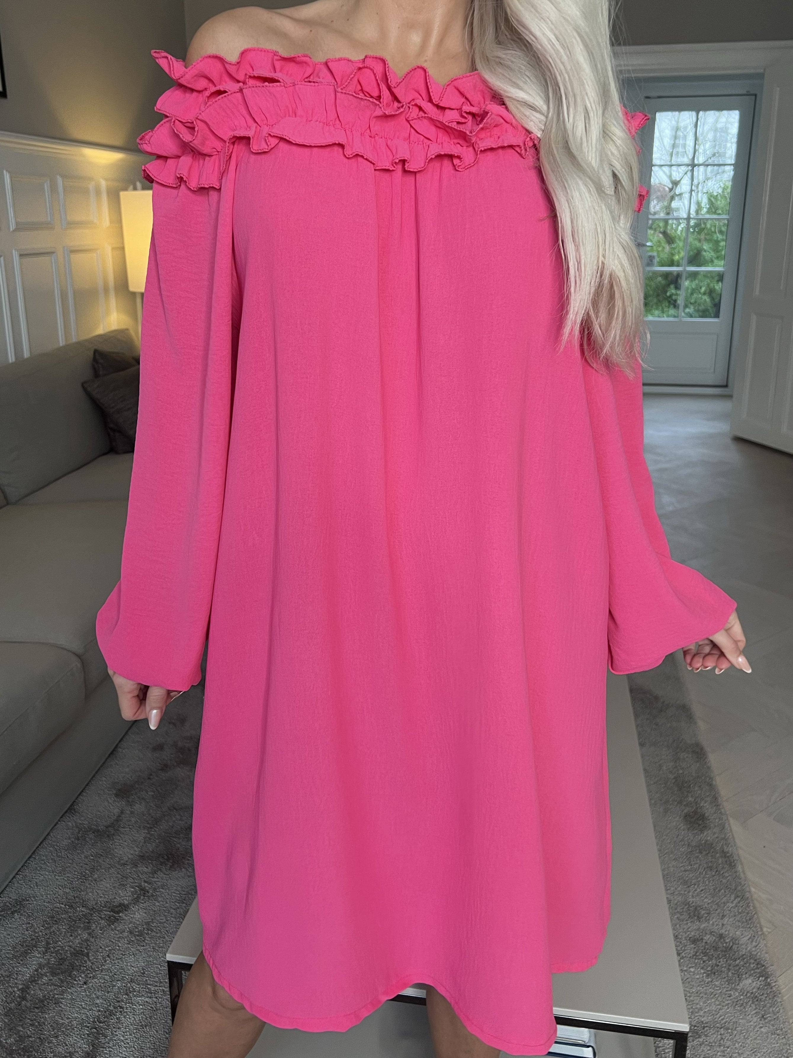 Chili Dress - Kjole med lange ærmer og flæser i udskæringen